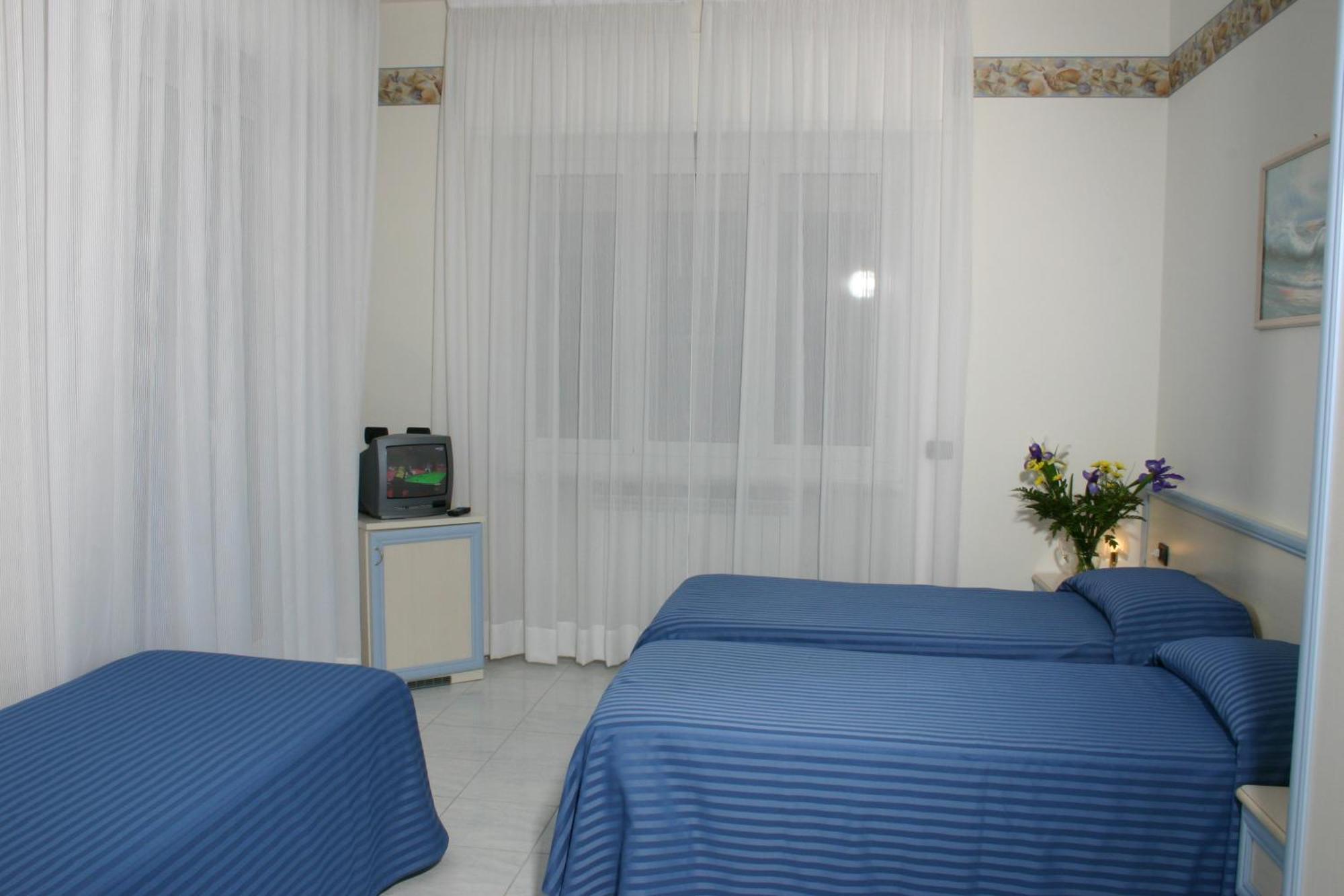 Hotel Residence Mediterraneo Diano Marina Phòng bức ảnh